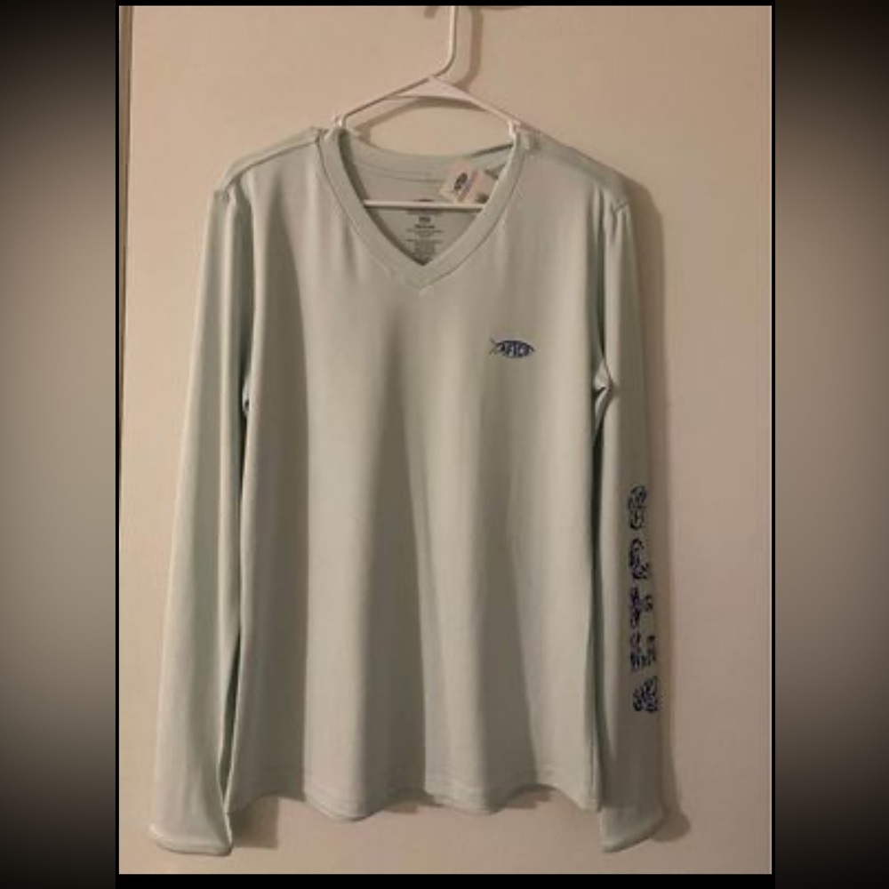 AFTCO NWT Women’s shirt